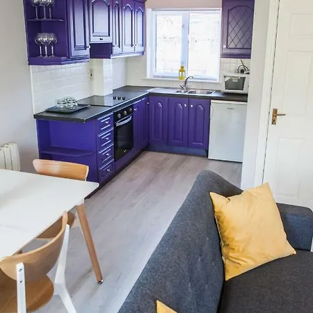 City Centre On The Canal Apartment *